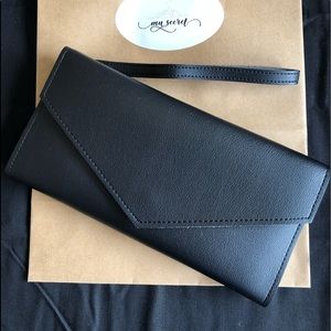 BRAND NEW BLACK WRISTLET